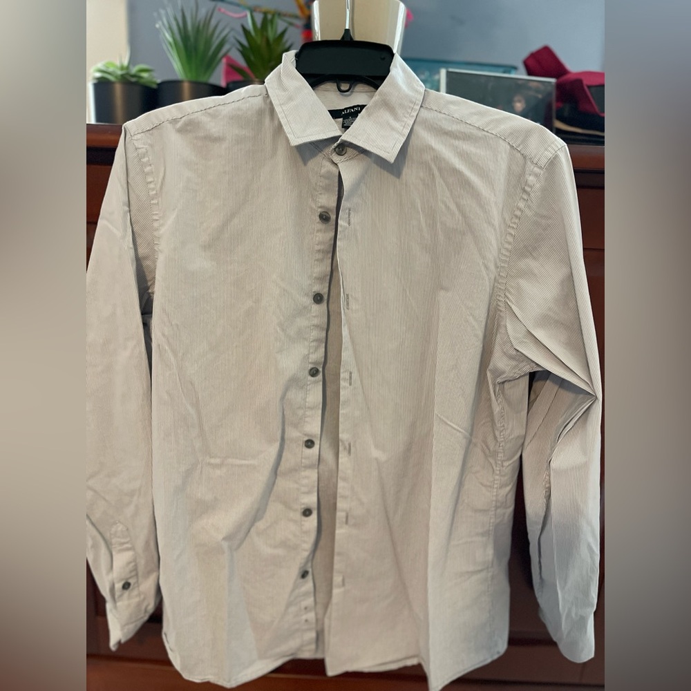 Alfani mens dress shirt
Size small